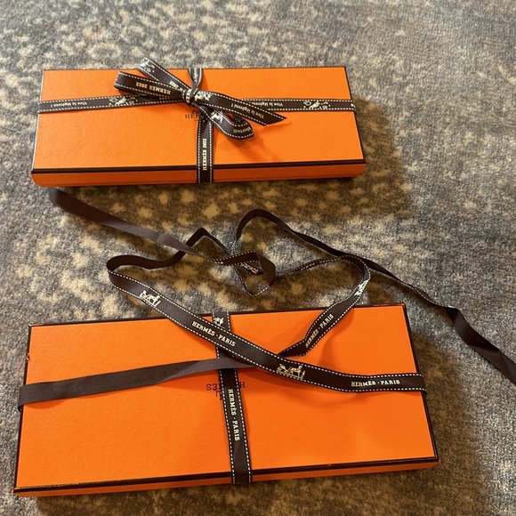 HERMES (2) BOXS SHOPPING BAG AND (2) RIBBONS HERMES - Picture 11 of 12